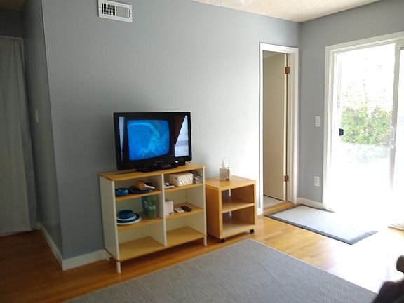 3rd image of 796 Niantic Dr