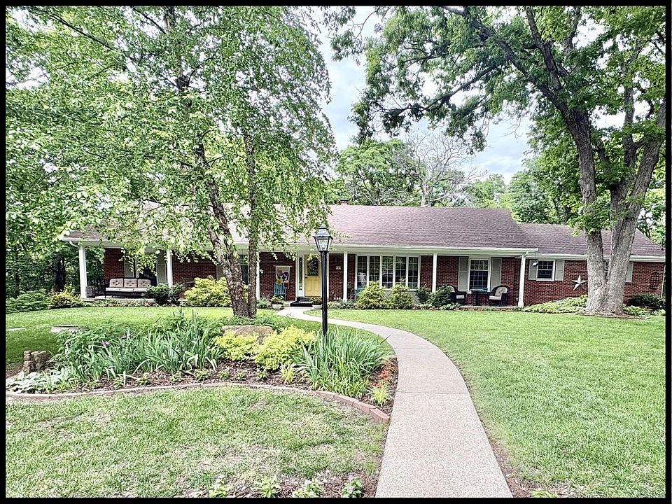 1st image of 812 Laurel Dr