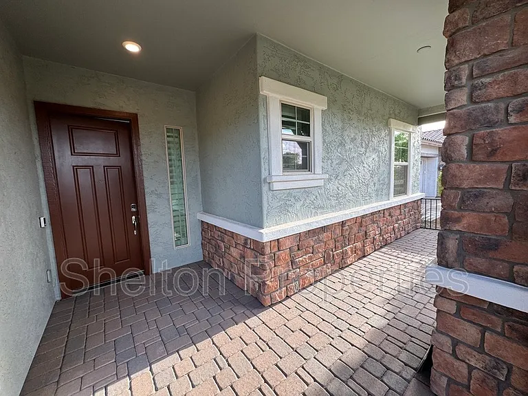 20614 W Hillcrest Blvd — Photo 3