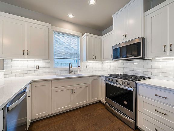 4th image of 584 Canterwood Dr