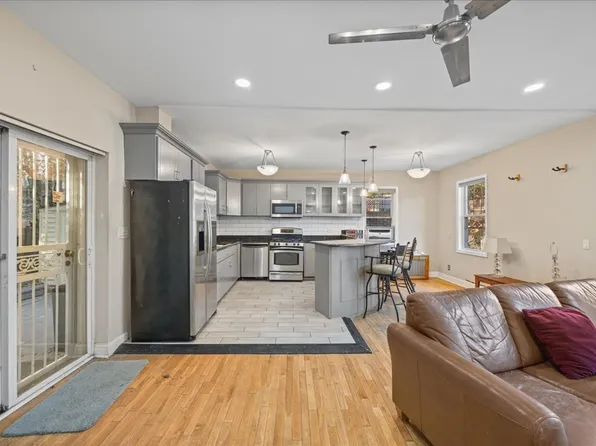 3607 Irwin Avenue image 6 of 25