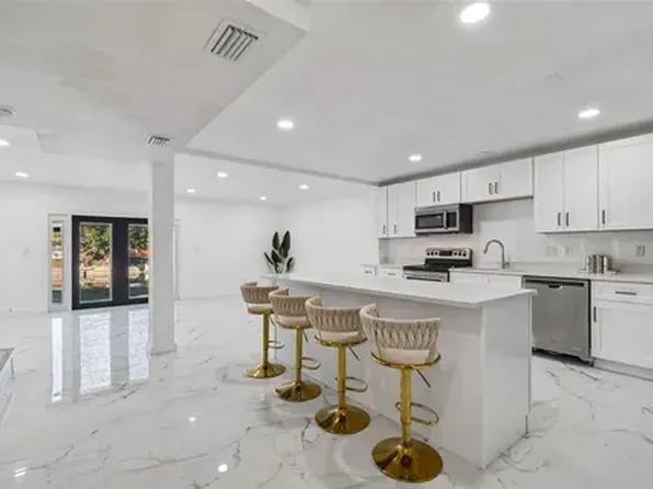 8737 Bay Pointe Dr, Tampa, FL 33615