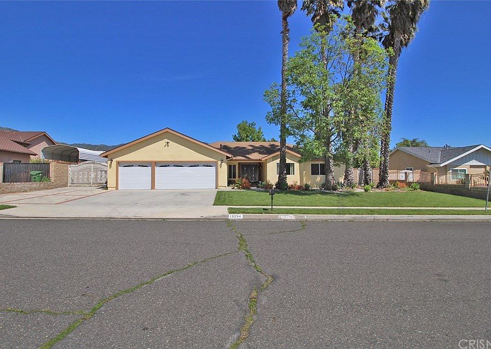 1st image of 13294 De Foe Ave