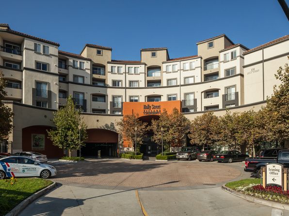 151 E Holly St #1-401