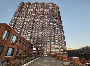 100 Old Palisade Rd APT 2011, Fort Lee, NJ 07024