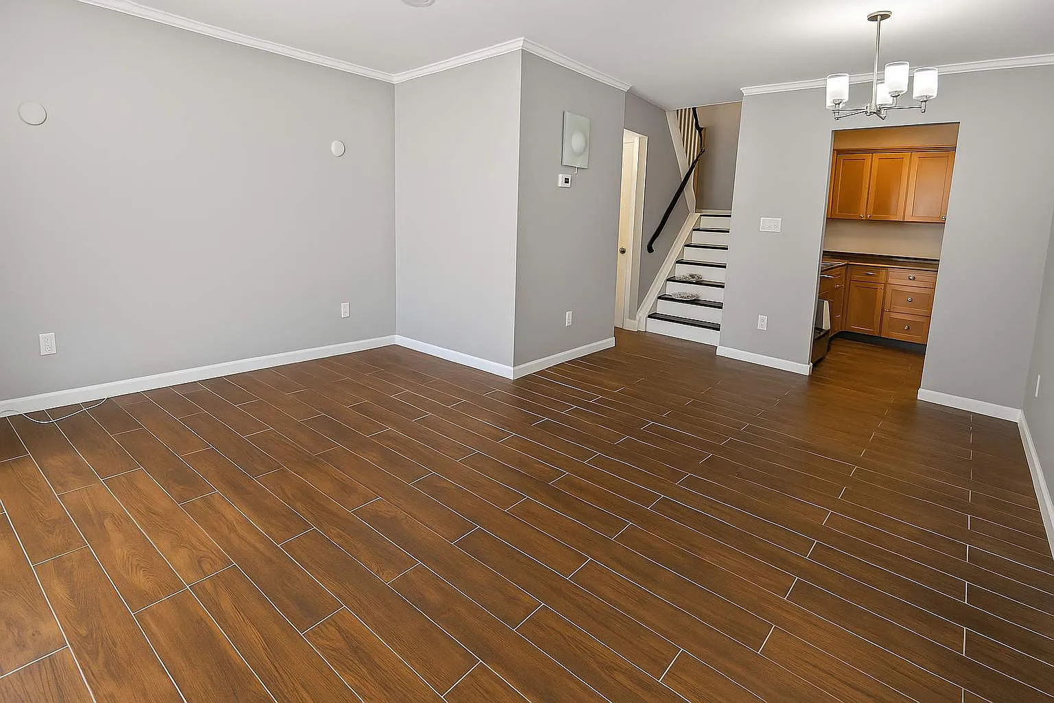Charming 2BR TH for Rent! — Photo 4