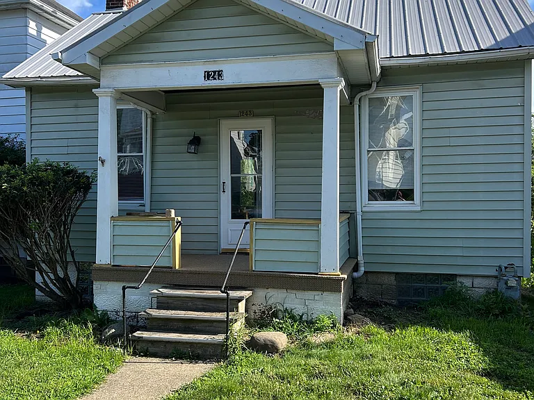 1243 Gomber Ave — Photo 1