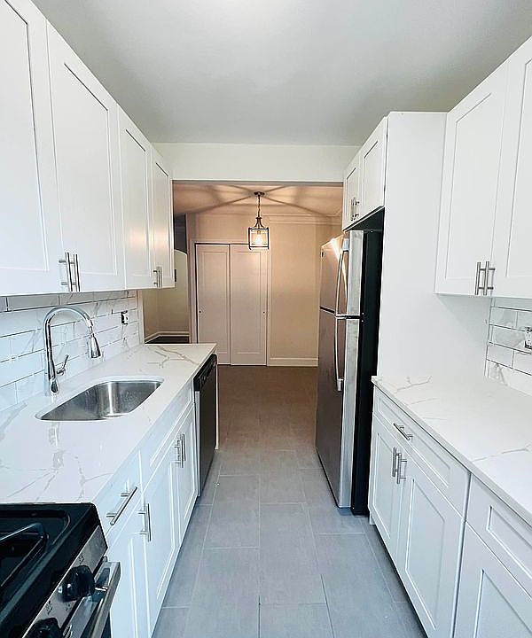 1st image of 25-40 31st Ave #2V