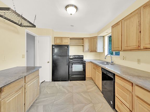 3rd image of 3221 E Coronet Dr