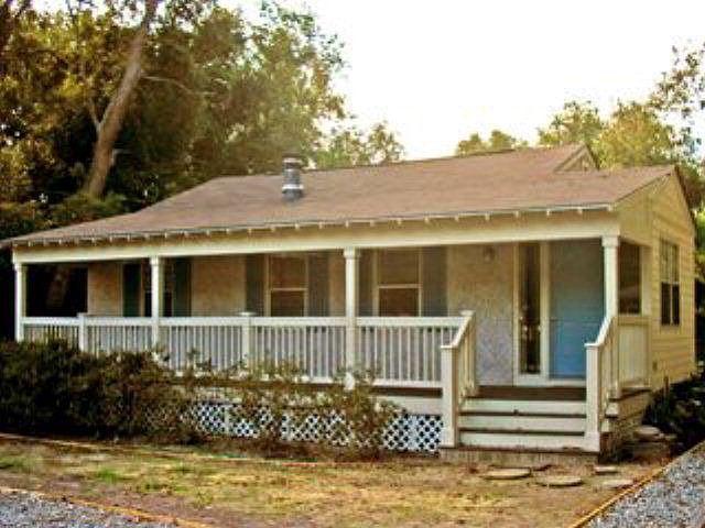 1st image of 407 Ashantilly Ave