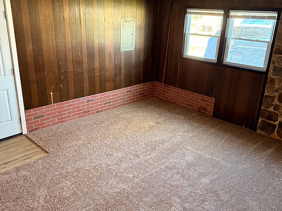 3rd image of 3306 Stockdale Ln