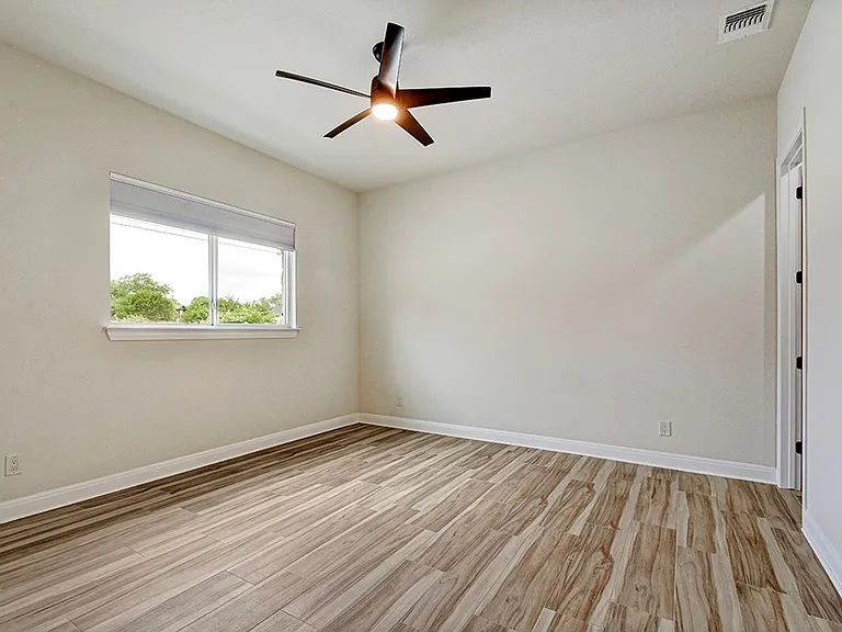 113 S Junius Peak — Photo 22