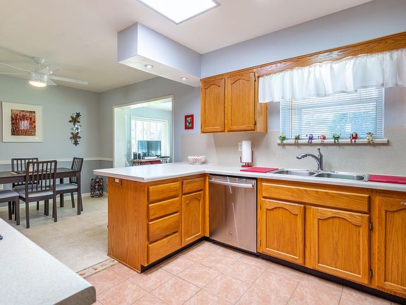 4th image of 13630 N Hawthorn Dr