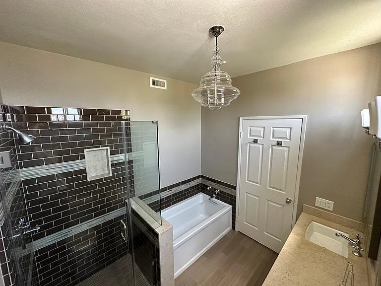 11112 La Maida St — Photo 15