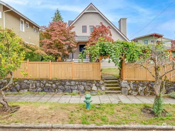 756 N 74th Street, Seattle, WA 98103