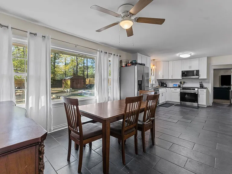 2125 Forest Hills Dr — Photo 10