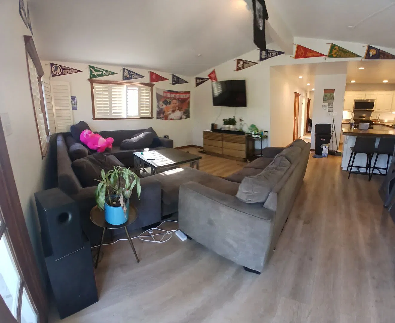 9 bed, 6 bath home that's a stone's throw to Grand Ave entrance — Photo 1