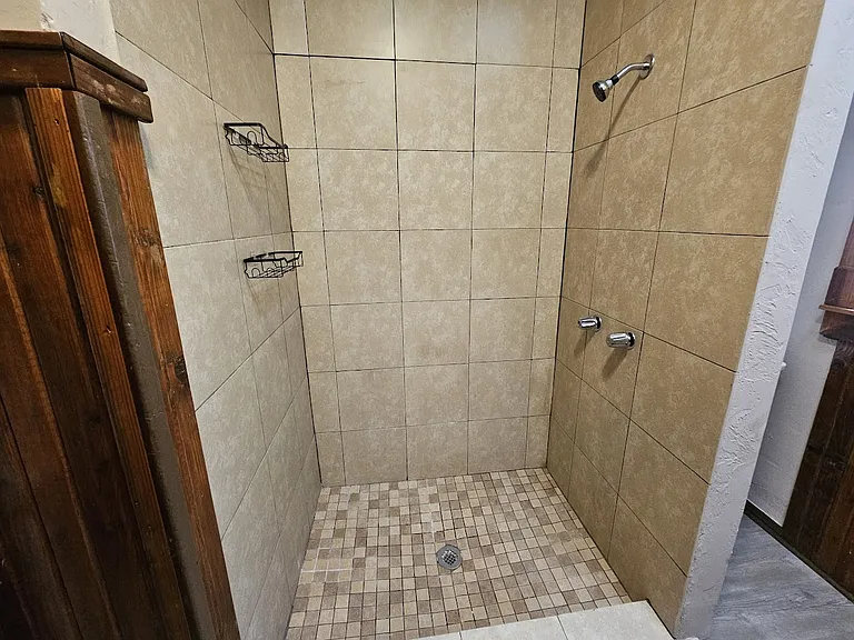 2915 N Harvey Pkwy — Photo 26