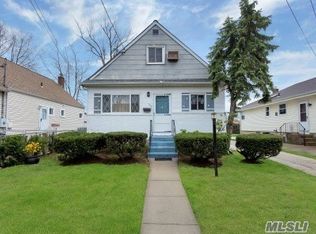 160 Casper St, Valley Stream, NY 11580