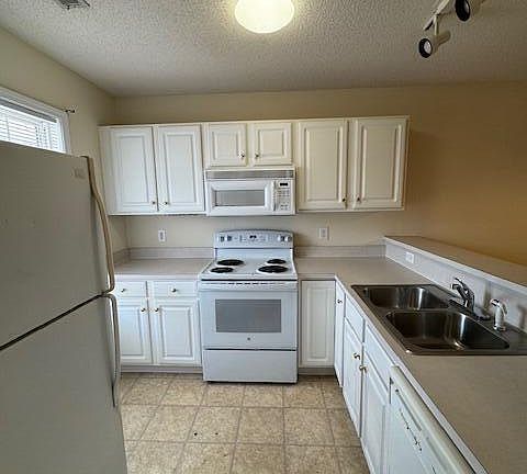 2nd image of 4611 McClelland Dr #E-202