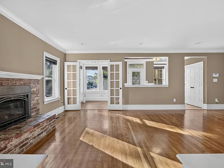 21 E Redman Ave — Photo 18