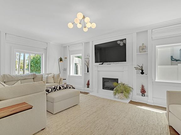 3rd image of 46 Columbia Dr
