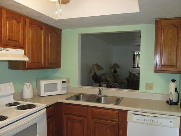 Kitchen pass thru
