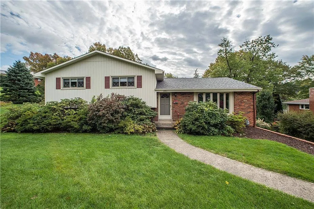 1660 Ashlawn Dr photo 1