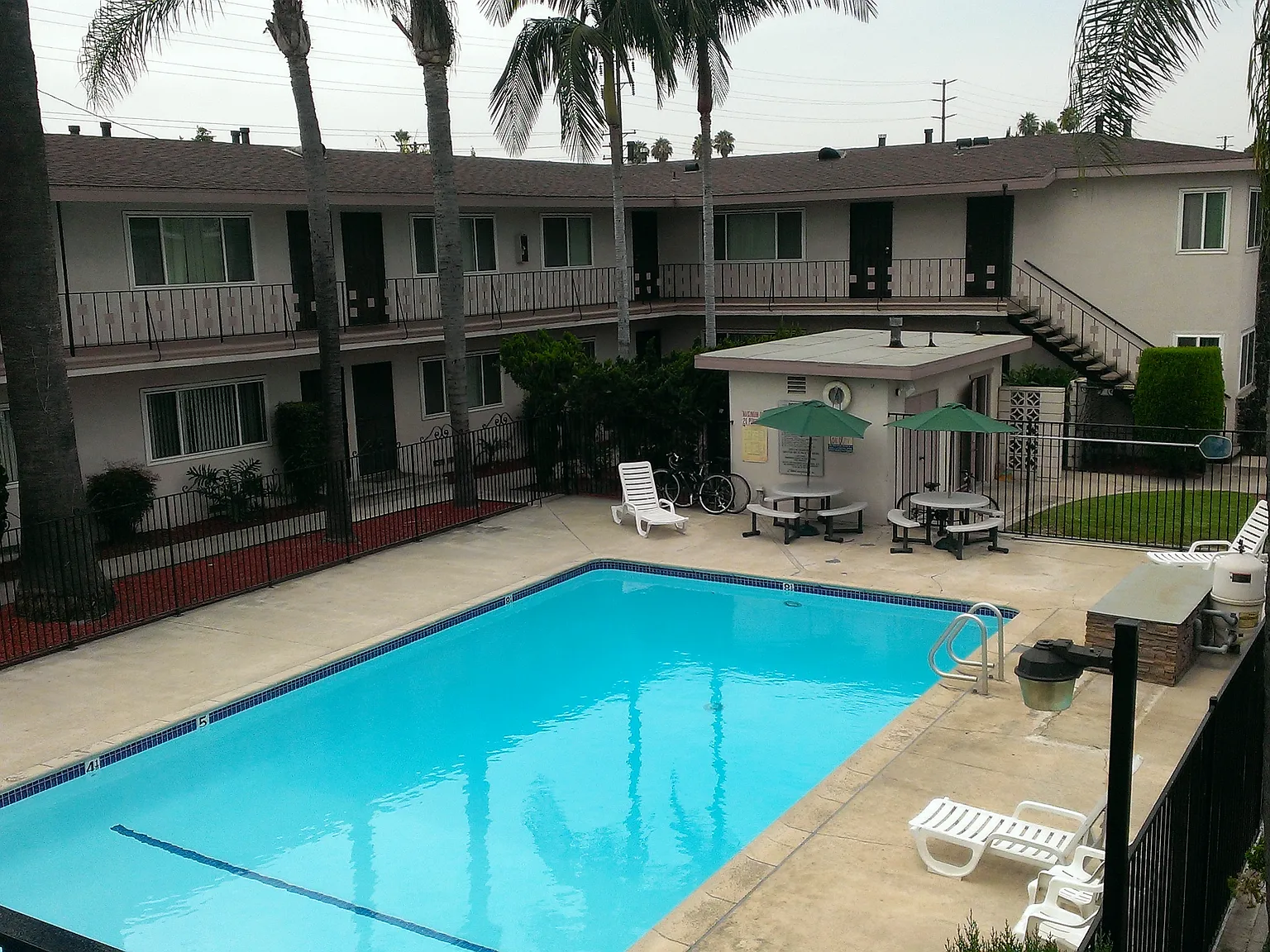 2 bed, 950 sqft, $2,300 — Photo 3