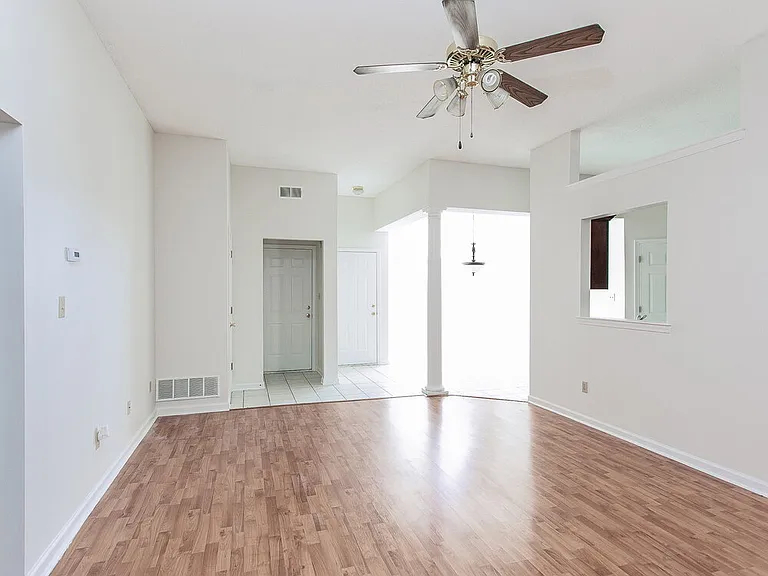 8291 Cross Point Dr — Photo 2