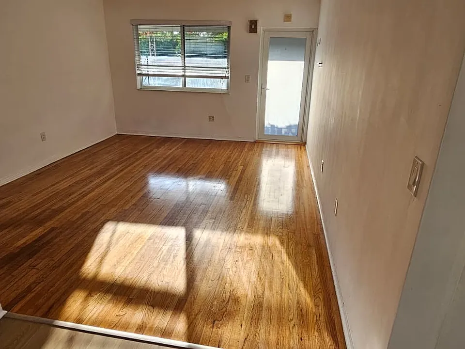 631 NE 72nd Ter #10