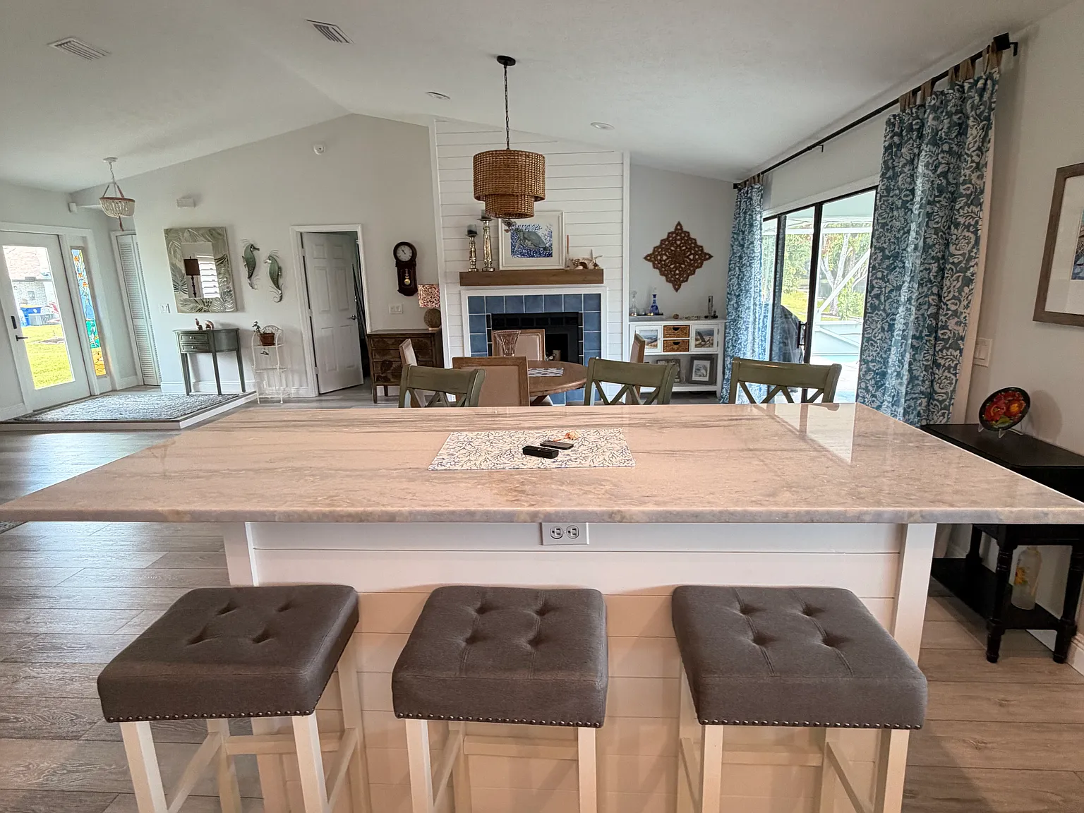 3 bed, 1808 sqft, $3,250 — Photo 2