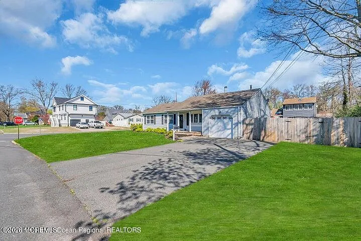 19 Bradley Ave — Photo 35