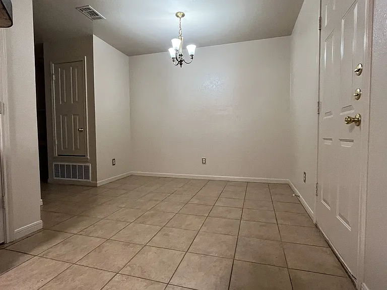 1301 Nicholas Cir #A — Photo 4
