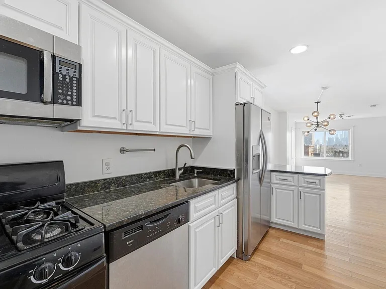 5509 Madison St #504 — Photo 8