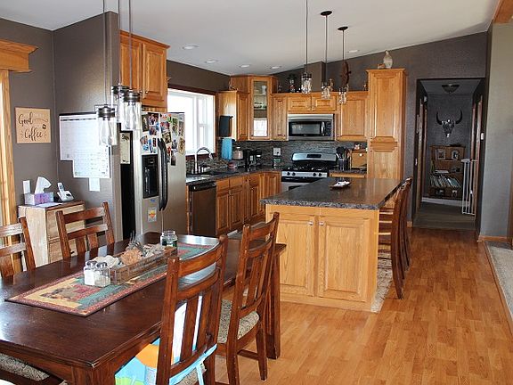 3rd image of 1144 Sanders Ave