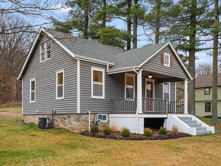2081 Durham Rd — Photo 3
