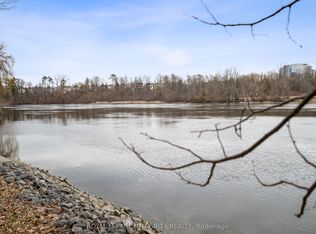 2061 Prince Of Wales Dr S, Ottawa, ON K2E 7A4