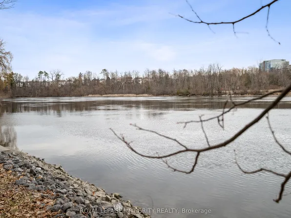 2061 Prince Of Wales Dr S, Ottawa, ON K2E 7A4