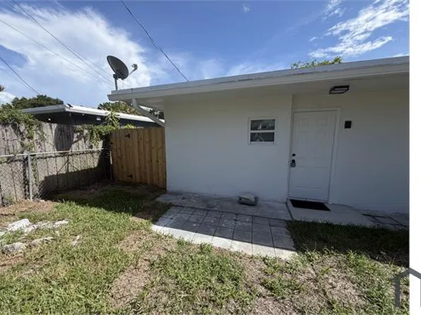 160 SE 15th Ave, Pompano Beach, FL 33060