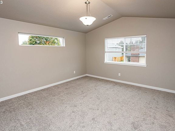 4th image of 4712 NE 37th Ct