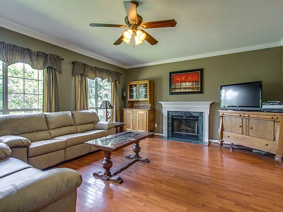 5th image of 804 Millbrook Cir