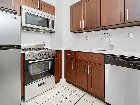 3rd image of 337 W 43rd St APT 3E