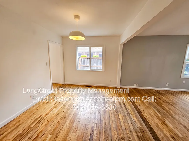 2205 N Willamette Blvd — Photo 12