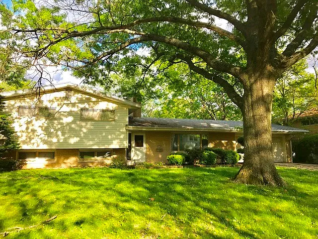 2210 S Cottage Grove Ave photo 1
