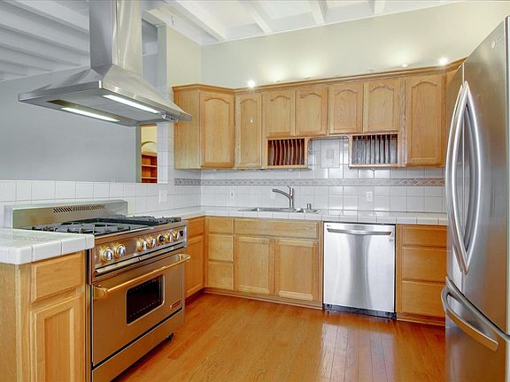 4th image of 1529 Theresa Ave