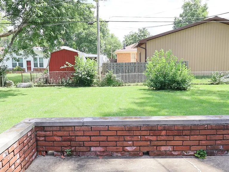 712 Plaza Dr — Photo 24