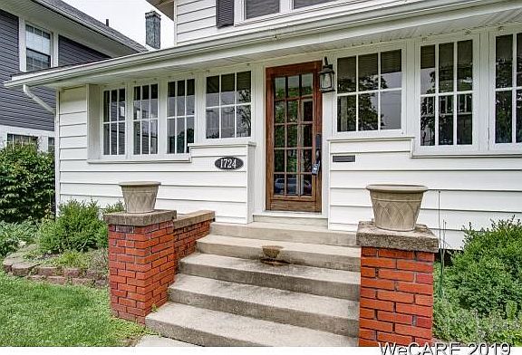 3rd image of 1724 Lakewood Ave