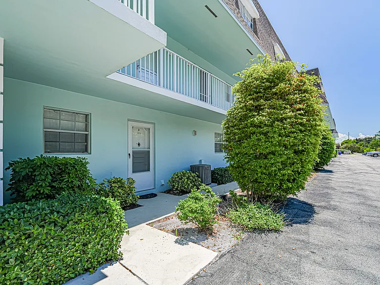 1901 Indian River Blvd #103D — Photo 1