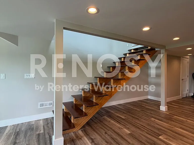 1721 Rivercrest Rd N — Photo 7